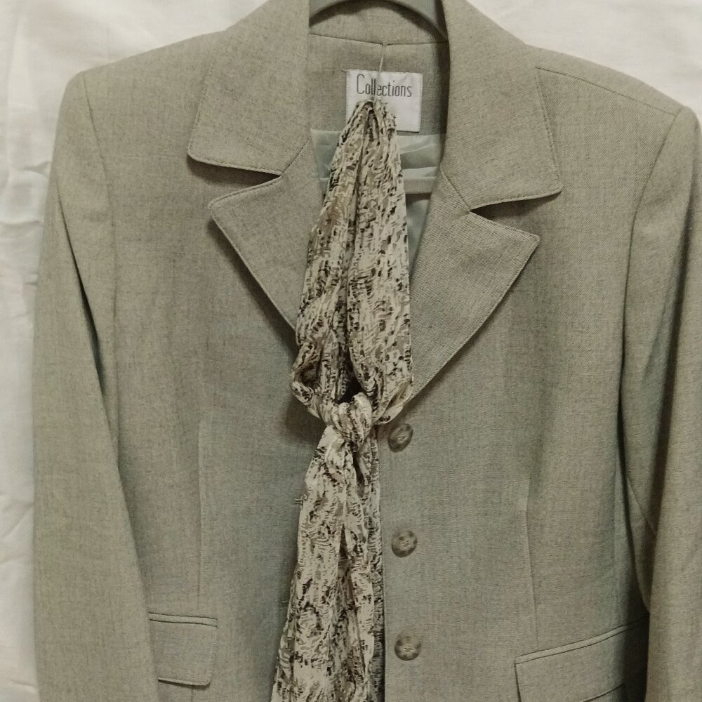 Le Suit Women's Skirt Suit - Size 12 - Blazer & Scarf Set